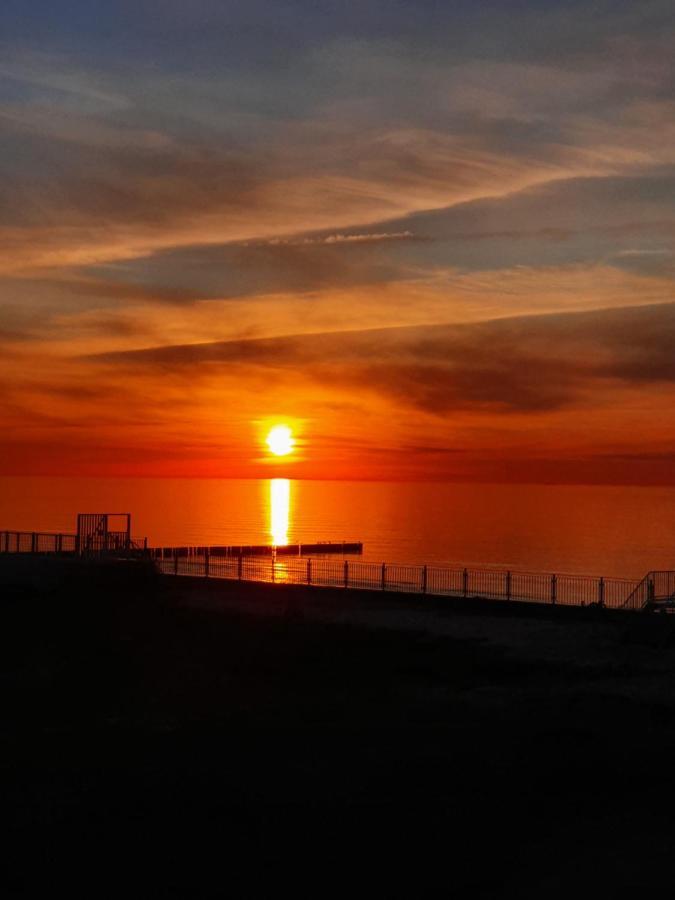 Sunset Apartment Dziwnow Bagian luar foto